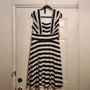 Signature by Sangria Black and White Midi Dress